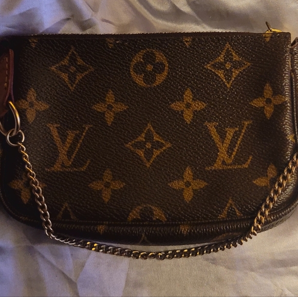 Louis Vuitton Black and Gold Monogram Clutch - Picture 1 of 5